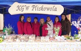 KGW Pliskowola na Jarmarku wielkanocnym w Osieku. 