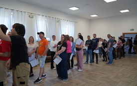 Kolejka chętnych do oddania krwi 