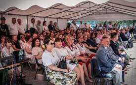 Uczestnicy uroczystości jubileuszu 125 lecia Szkoły w Pliskowoli. 