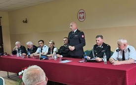 Przem&oacute;wienie podczas zebrania oddziału Miejsko-Gminnego ZOSP RP. 