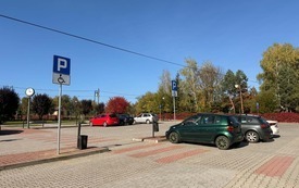 Zmiana organizacji ruchu na parkingu przy OPS, MGOK oraz Żłobku w Osieku nowe znaki drogowe. 