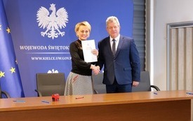 Podpisanie umowy z J&oacute;zefem Brykiem wojewodą świętokrzyskim. 