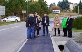 Odbi&oacute;r końcowy nowego chodnika przy ul. Wolskiej w&nbsp;Osieku