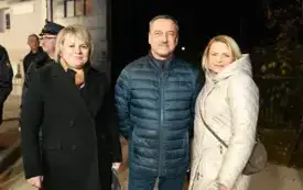 Uczestnicy wydarzenia: wiceprzewodnicząca Rady Miejskiej w Osieku Agata Mysłek, wiceprzewodniczący Sejmiku Wojew&oacute;dztwa Świętokrzyskiego Marek Strzała oraz zastępca burmistrza Miasta i Gminy Osiek Joanna Walczak