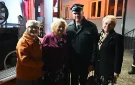 Uczestnicy wydarzenia: wiceprzewodnicząca Rady Powiatu Anna Kosowicz, przewodnicząca Rady Powiatu w Staszowie Jolanta W&oacute;jtowicz, radny powiatu Tomasz Mysłek oraz burmistrz Miasta i Gminy Osiek Magdalena Marynowska