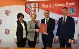 Podpisane umowy na realizację zadania pn. &bdquo;Remont dr&oacute;g na terenie Gminy Osiek Część I&rdquo;