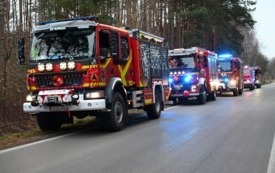 Orszak Świętego Mikołaja z wozami strażackimi z terenu Gminy Osiek. 