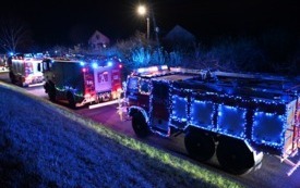 Orszak Świętego Mikołaja z wozami strażackimi z terenu Gminy Osiek. 