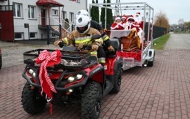 &bdquo;Podczas Orszaku Świętego Mikołaja w Gminie Osiek w saniach zasiadali: Burmistrz Miasta i Gminy Osiek Magdalena Marynowska, Zastępca Burmistrza Joanna Walczak, Radny Powiatowy Tomasz Mysłek oraz Dyrektor Miejsko-Gminnego Samodzielnego Publicznego Zakład