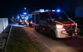 Orszak Świętego Mikołaja z wozami strażackimi z terenu Gminy Osiek. 