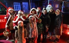 Wsp&oacute;lne zdjęcie z Panią Burmistrz Magdaleną Marynowską, Zastępcą Burmistrz Miasta i Gminy Osiek Joanną Walczak, Radnym Powiatowym Tomaszem Mysłkiem, Dyrektor Miejsko-Gminny Samodzielny Publiczny Zakład Opieki Zdrowotnej w Osieku Edytą Mysłek wraz z mieszk