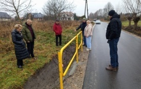 Odbi&oacute;r odcink&oacute;w dr&oacute;g, zrealizowanych na&nbsp;obszarze miasta oraz&nbsp;sołectw gminy Osiek na czele z Panią Burmistrz Magdaleną Marynowską, Kierownikiem Referatu Budownictwa, Inwestycji i Zam&oacute;wień Publicznych Wojciechem Pargiełą.