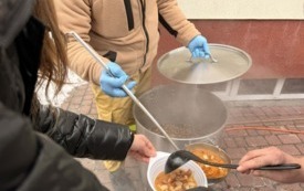 Zaupa grochowa rozdawana mieszkańcom gminy Osiek przy OPS w Osieku z inicjatywy radnego Jana Sowińskiego. 