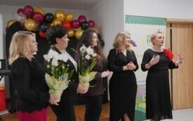 Od lewej zastępca Burmistrza Joanna Walczak, skarbnik Małgorzata Oleszek, prezes Fundacji Farma Natalia Borkowska, koordynator programu Działaj Lokalnie Elżbieta Okoń, Burmistrz Magdalena Marynowska. 