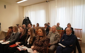 Przedstawiciele samorząd&oacute;w oraz sołectwo podczas sesji w Osieku. 