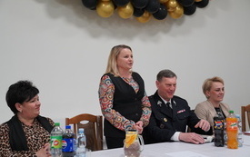 Zastępca Burmistrza Joanna Walczak kierująca swoje słowa do druh&oacute;w z OSP Szwagr&oacute;w podczas zebrania sprawozdawczo-wyborczego. 