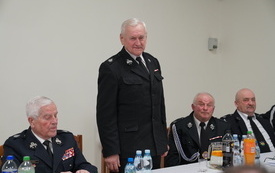 Prezes Zarządu Oddziału Miejsko-Gminnego Związku OSP RP w&nbsp;Osieku &ndash; dh Henryk Stawiarz podczas zebrania sprawozdawczo-wyborczego w Szwagrowie. 