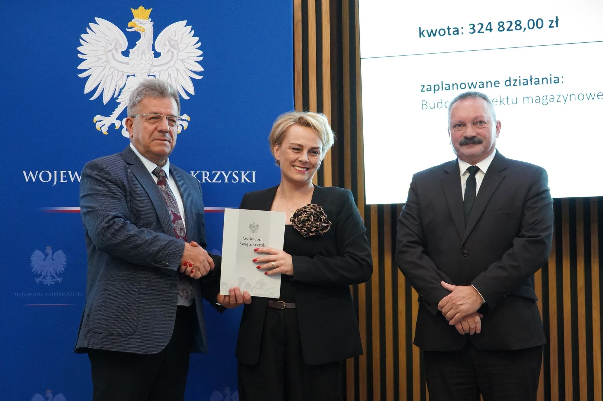 Podpisanie umowy przez Burmistrz Miasta i&nbsp;Gminy Osiek z&nbsp;Wojewodą Świętokrzyskim J&oacute;zefem Brykiem 