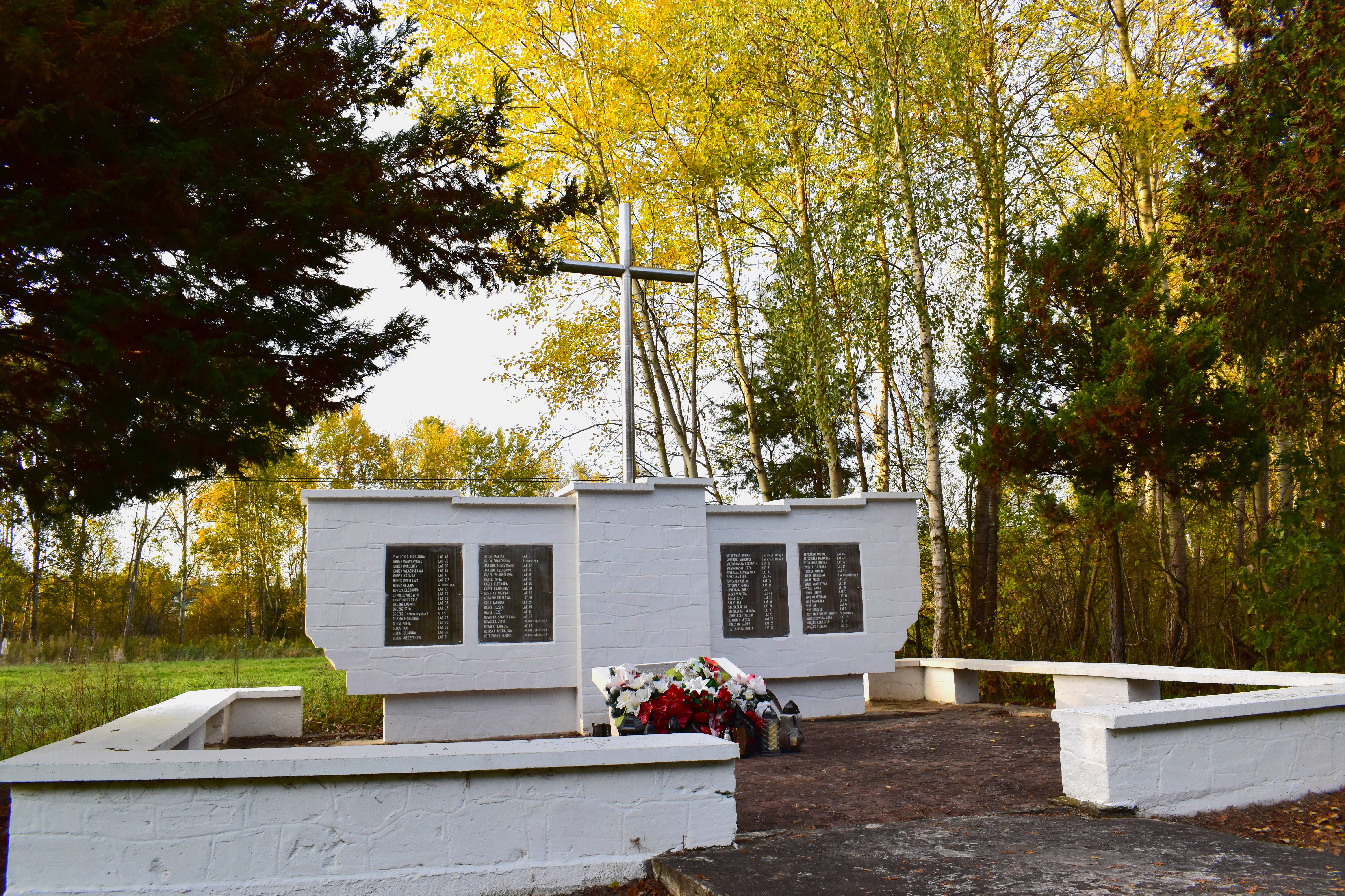 Pomnik ku czci pomordowanych podczas pacyfikacji Strużek w&nbsp;1943
