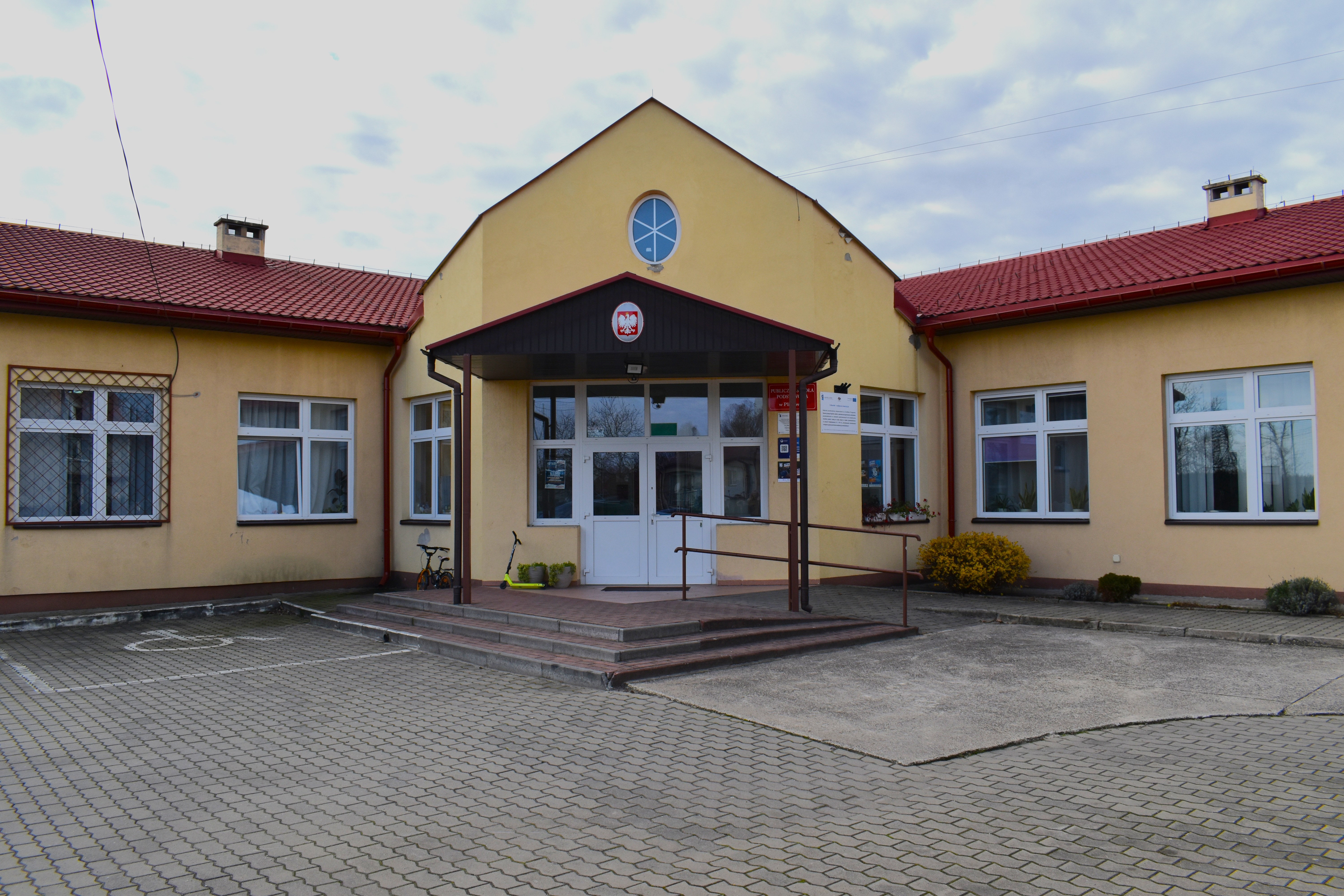 Szkoła w&nbsp;Pliskowoli. 