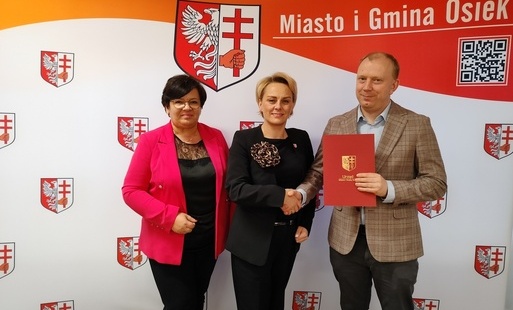 Podpisano umowę na realizację zadania pn. „Modernizacja zaplecza szatniowo-sanitarnego przy Zespole Szkół w Osieku”