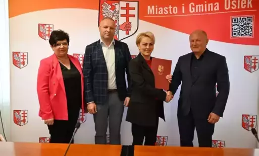 Moment po podpisaniu umowy na utworzenie żłobka samorządowego w Osieku