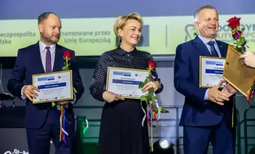 Odebranie Listru Gratulacyjnego przez Panią Burmistrz Miasta i Gminy Osiek na Gali 'Świętokrzyscy Liderzy Ekonomii Społecznej 2025' 