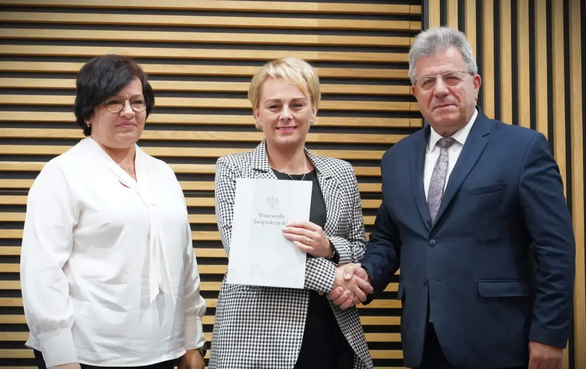 Podpisanie umowy pomiędzy Wojewodą Świętokrzyskim Józefem Brykiem a Miastem i Gminą Osiek na realizację dwóch zadań związanych z usuwaniem skutków klęsk żywiołowych.