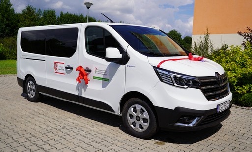 Nowy mikrobus Centrum Opiekuńczo-Mieszkalnego w Bukowej