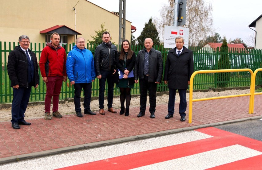 22. kwietnia oddano do użytku przejście dla pieszych w Pliskowoli. Zadanie zostało dofinansowane z Rządowego Funduszu Rozwoju Dróg - 80% kosztów, a pozostałe 20% z budżetu powiatu staszowskiego oraz Miasta i Gminy Osiek.